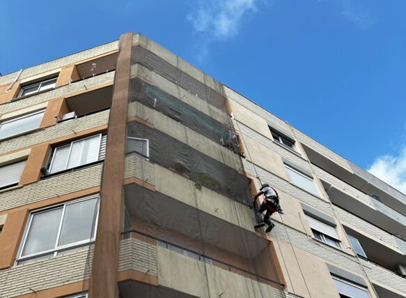 Colocación de Redes en Fachadas de Edificios en Valencia
